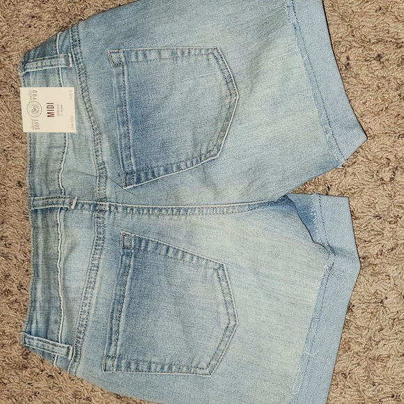 NWT- SO - Blue Midi Jean Shorts w/Distressed Cuff Details - Sz 0 - Picture 2 of 5